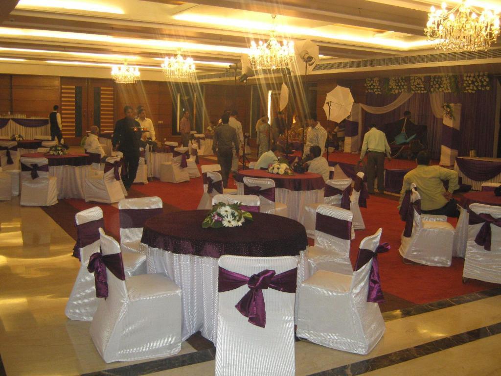 Lilywhite Hotel Yeni Delhi Dış mekan fotoğraf